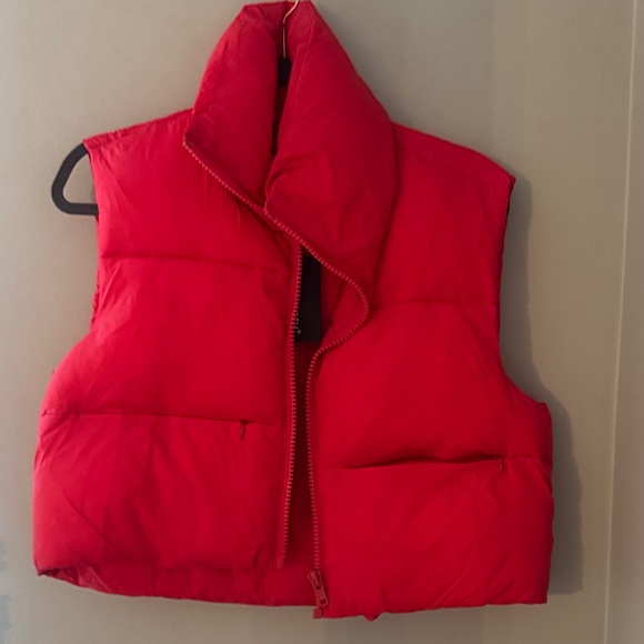 Red vest - Picture 1 of 1